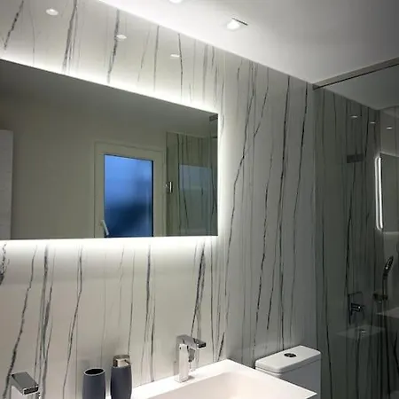 Lf Level Apartment *
